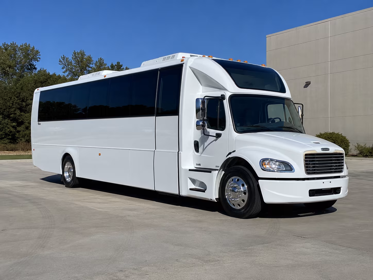 lynchburg 28 passenger party bus